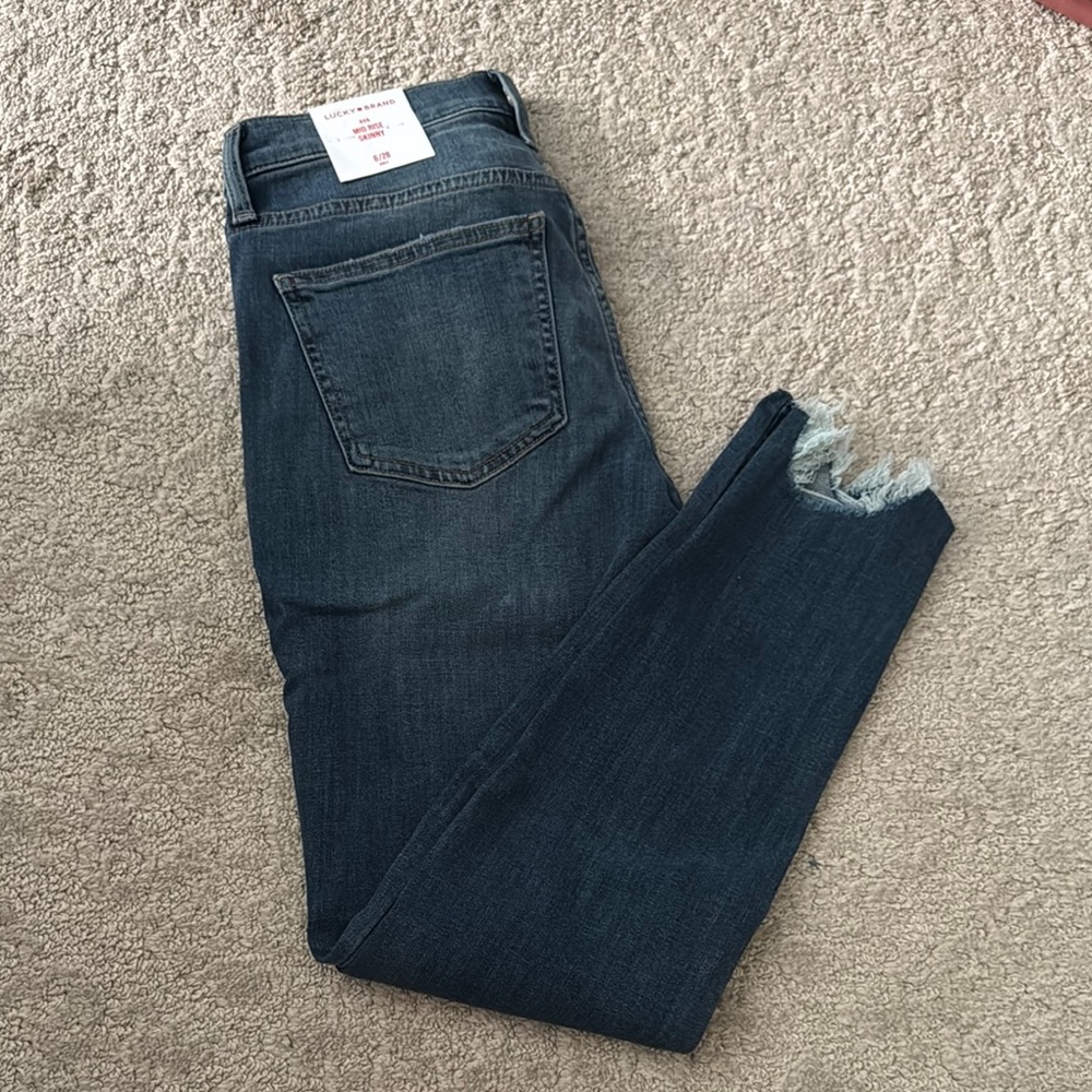 NWT Lucky Brand Dark Blue Ankle Frayed Jeans